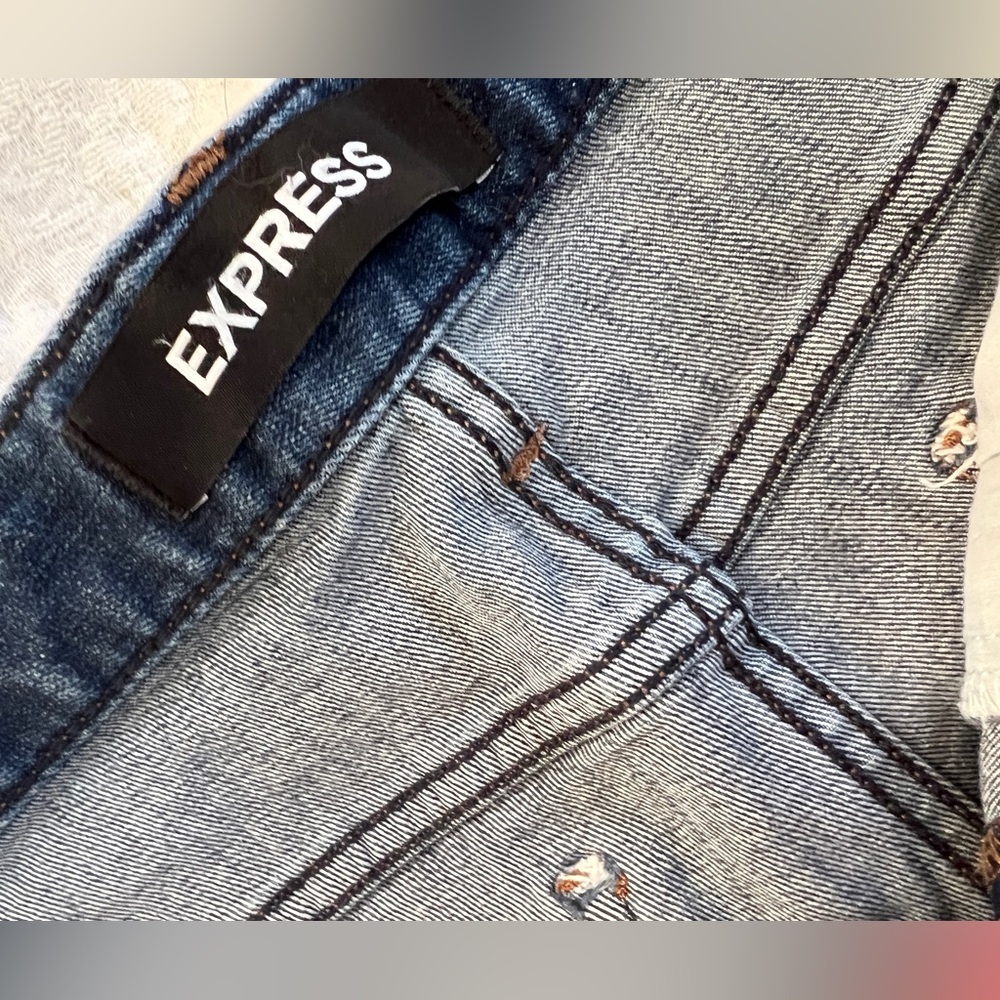 Express Low Rise Relaxed Short - Picture 2 of 4
